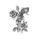 Tatouage éphémère (temporaire) traditionnel oldschool (vintage) d'une arme (pistolet) avec des roses
