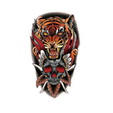 Tatouage éphémère, tatouage temporaire d'un tigre sur une tête de mort (crâne) dans le style traditionnel Américain.
