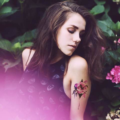 tatouage éphémère (temporaire) de roses façon aquarelle